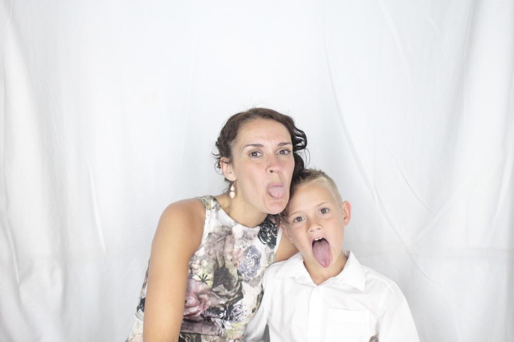 Mr & Mrs Guillen | View more photos from the event at gallery.myphotoboothexperience.co.uk/u/MyPhotoBoothExperienceLtd/Mr-Mrs-Guillen